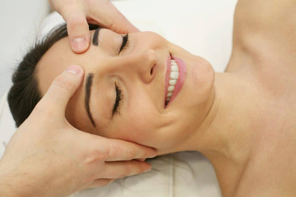 best massage oils, natural massage oils, aromatherapy massage, best oils for skin hydration