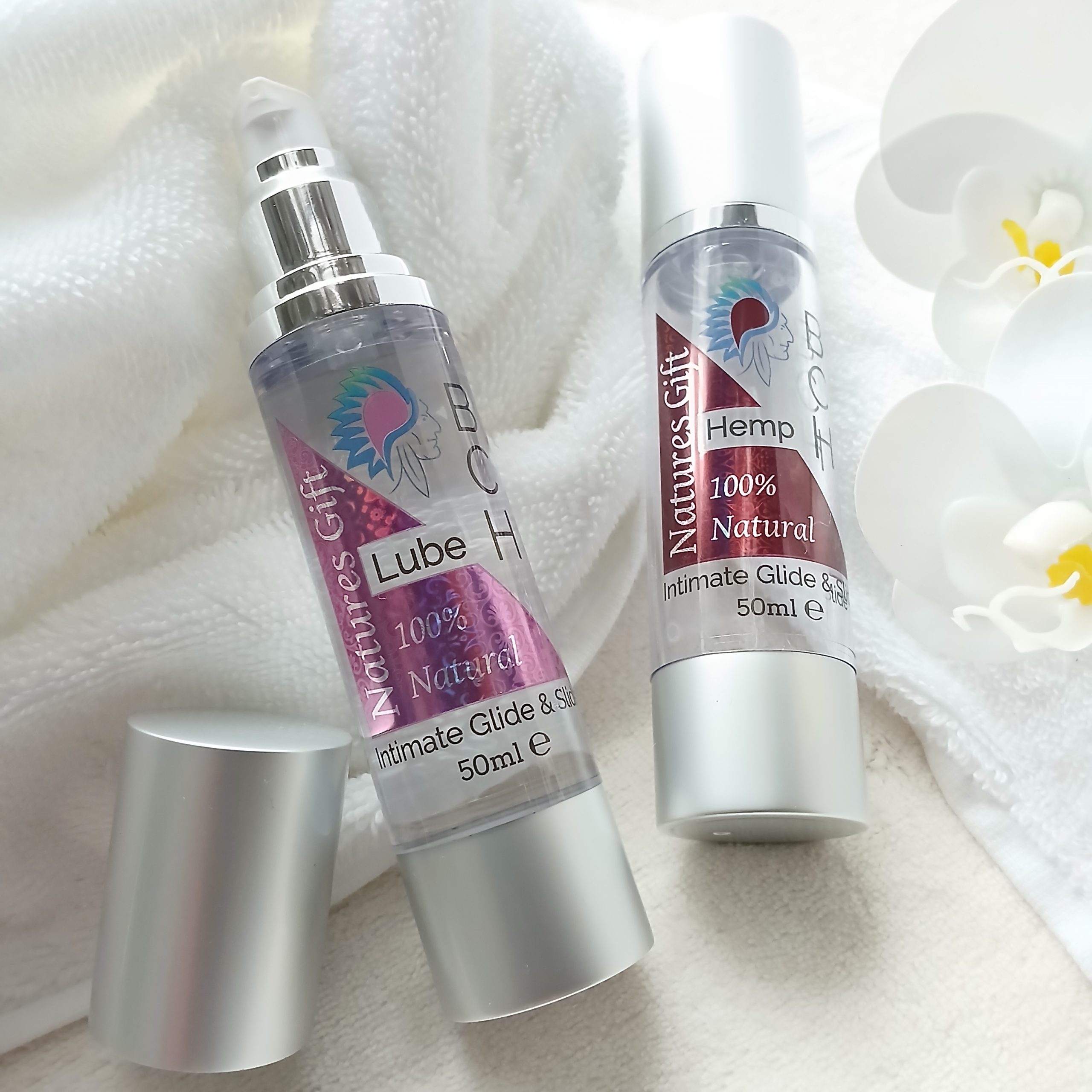 The Duo Collection resting on a white towel ready for an intimate massage